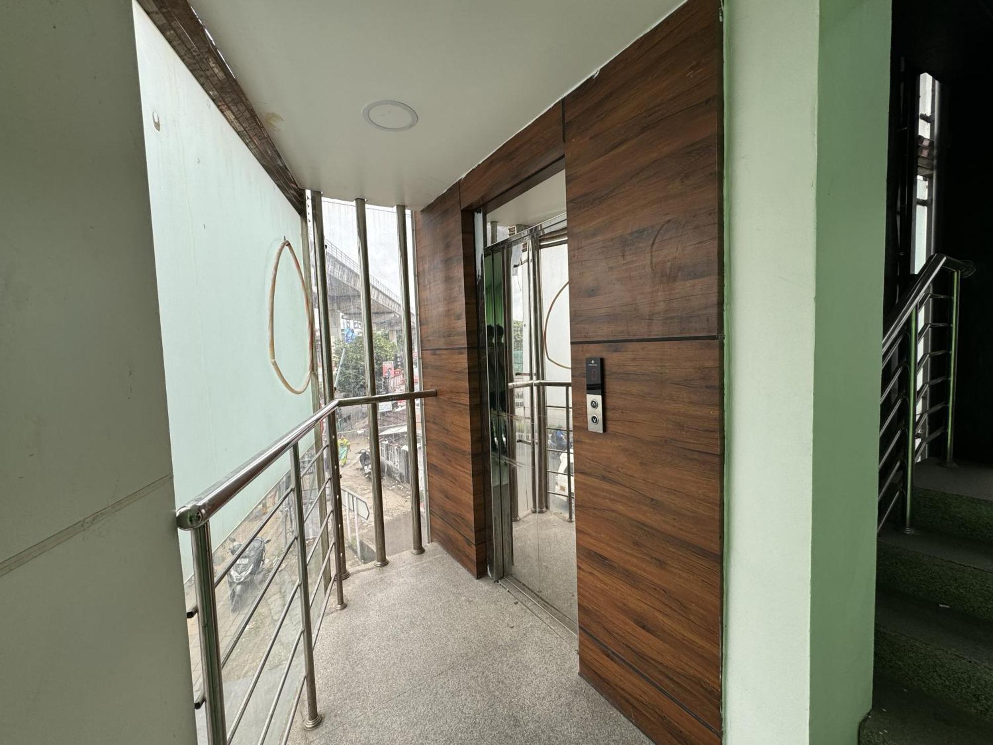 Hotel Amsher Suit Lulu Mall Road Kochi Exterior foto