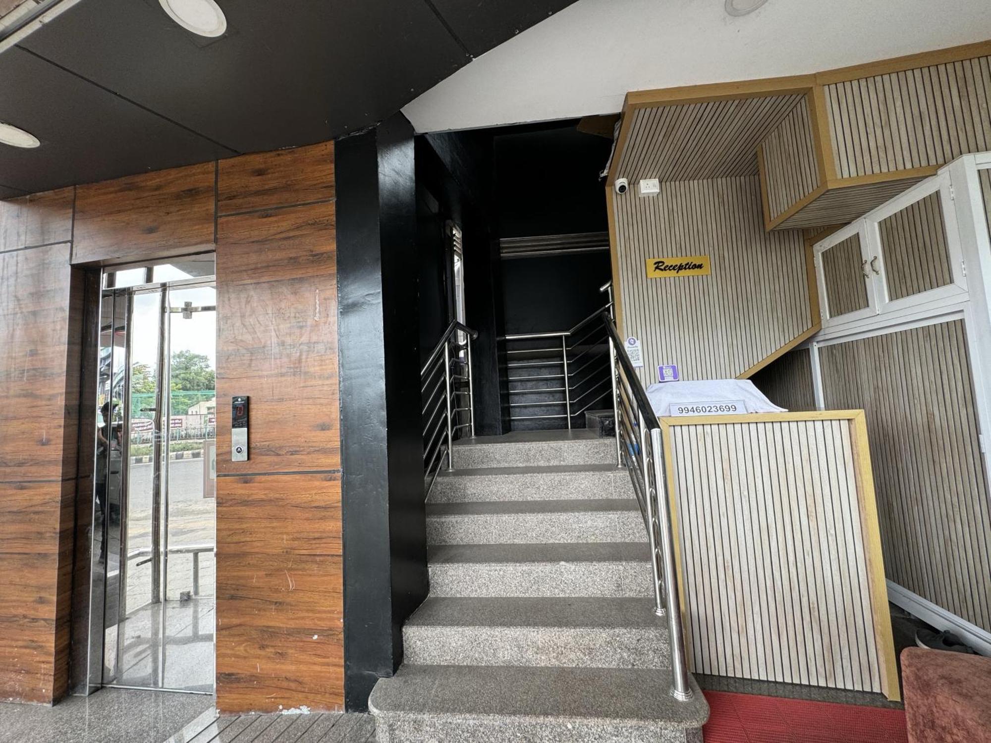 Hotel Amsher Suit Lulu Mall Road Kochi Exterior foto