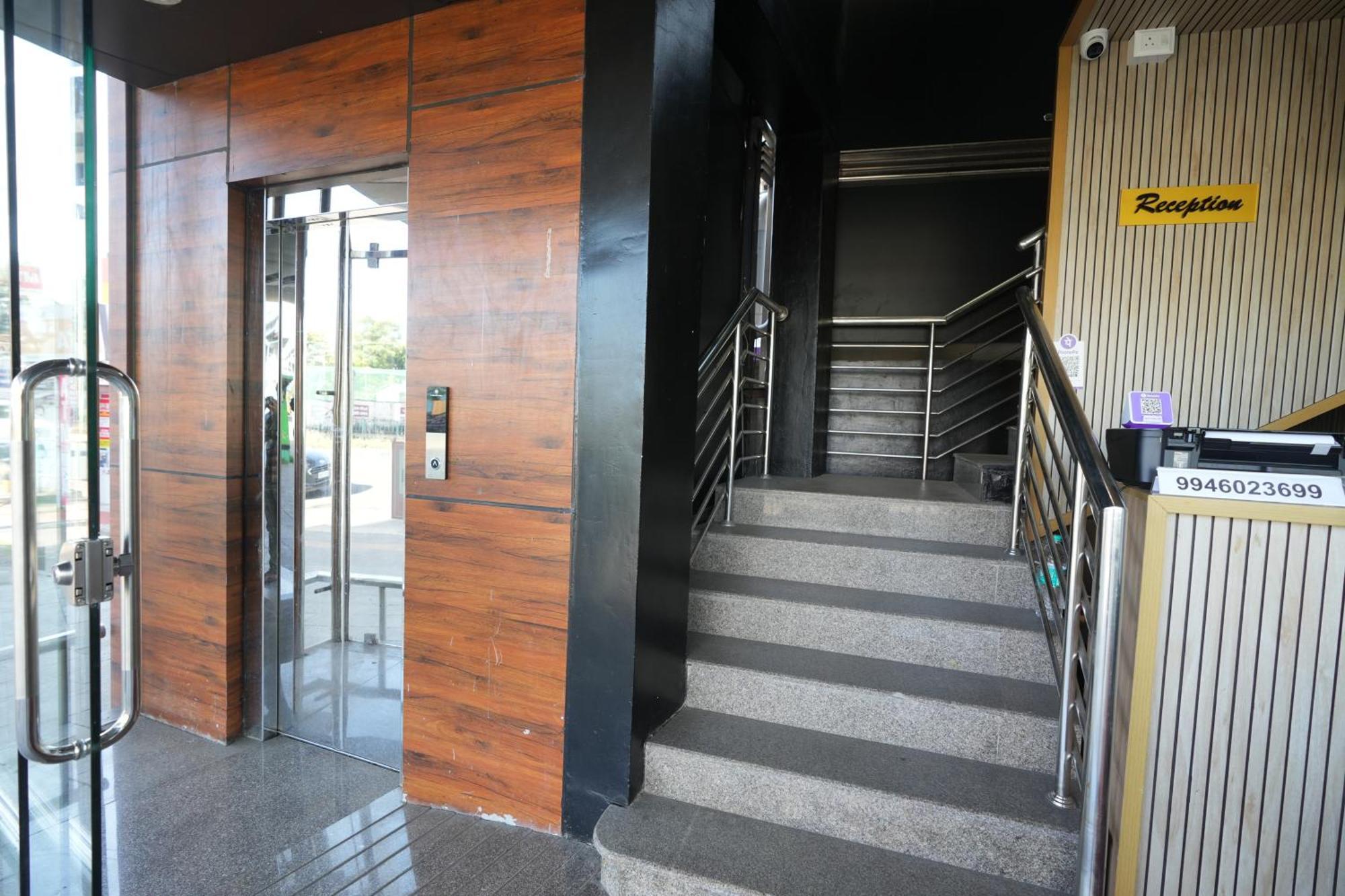 Hotel Amsher Suit Lulu Mall Road Kochi Exterior foto