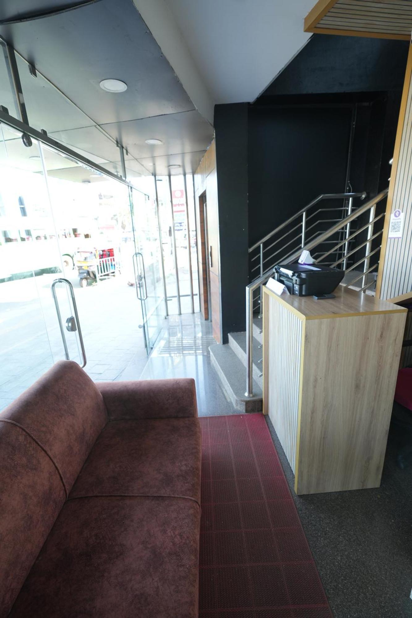 Hotel Amsher Suit Lulu Mall Road Kochi Exterior foto