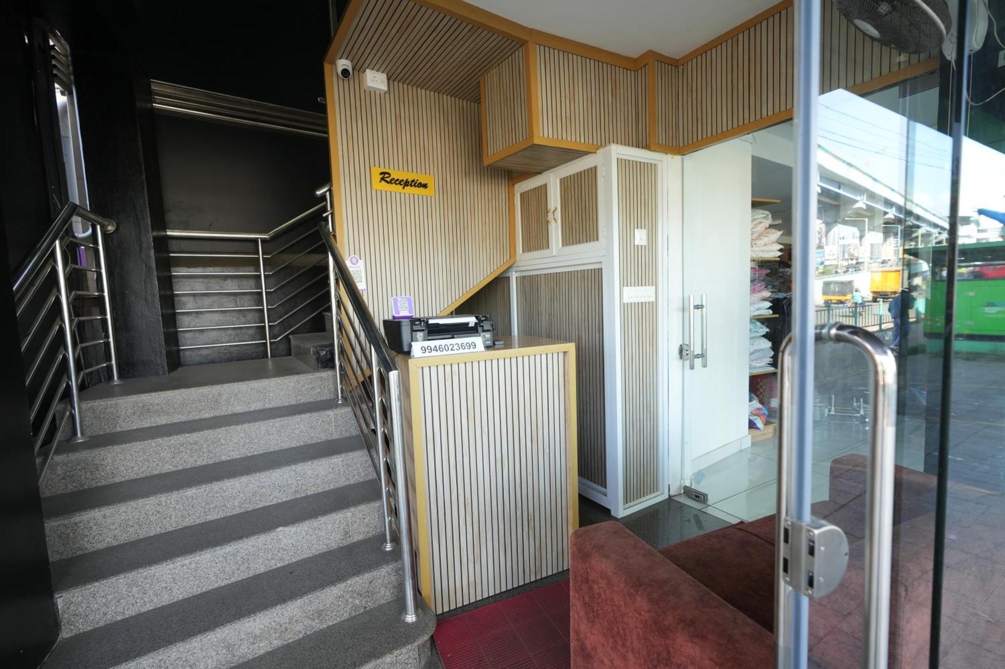 Hotel Amsher Suit Lulu Mall Road Kochi Exterior foto